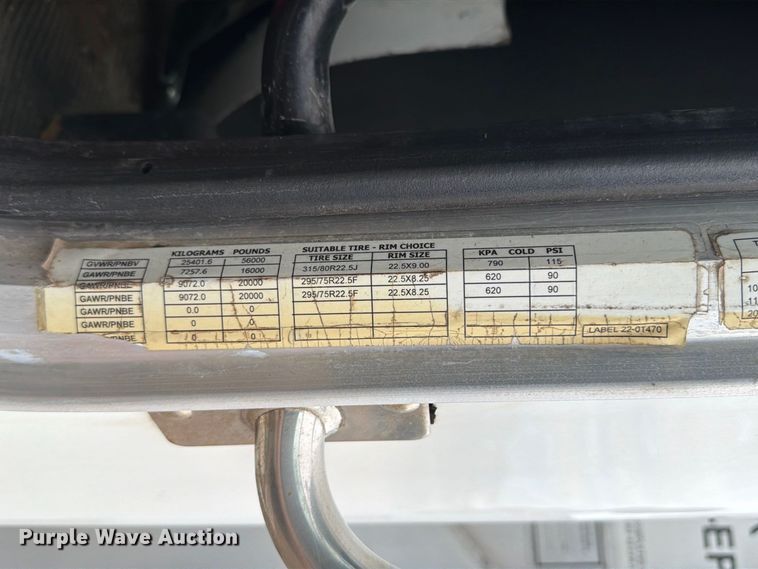 image for item EA7339 2011 Peterbilt 365 fuel truck