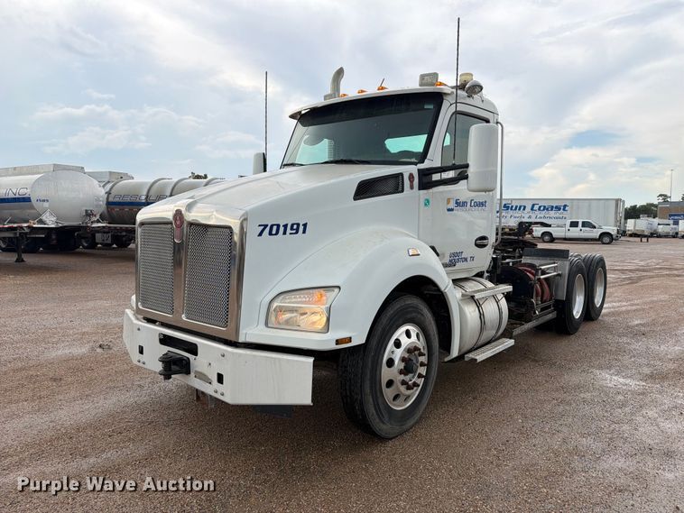 image for item EA7340 2016 Kenworth T880 semi truck