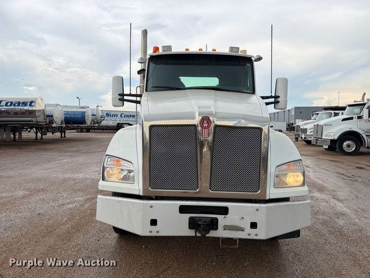 image for item EA7340 2016 Kenworth T880 semi truck
