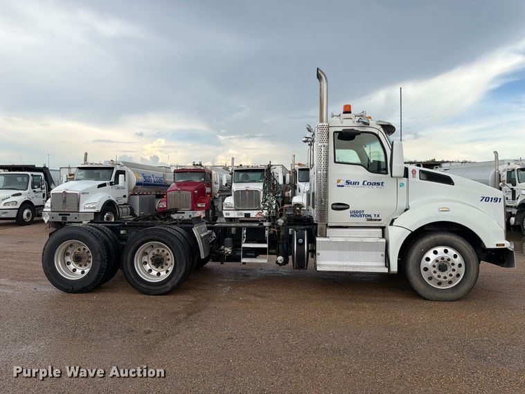 image for item EA7340 2016 Kenworth T880 semi truck