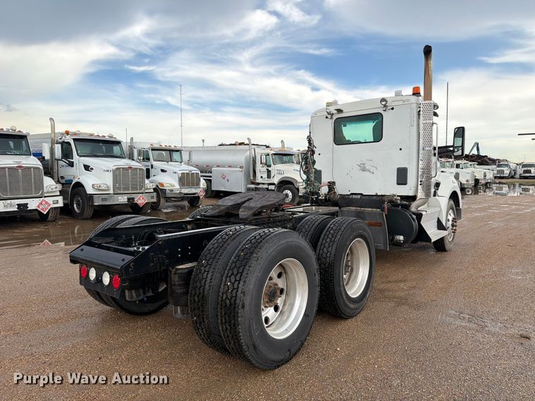 image for item EA7340 2016 Kenworth T880 semi truck