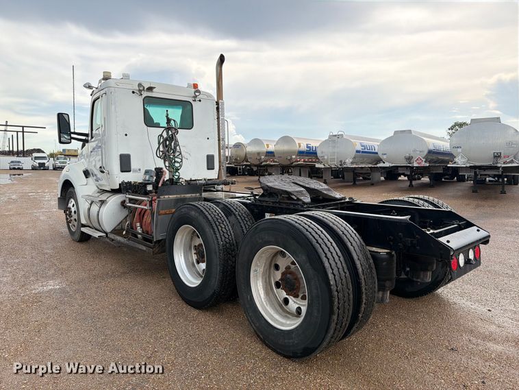 image for item EA7340 2016 Kenworth T880 semi truck