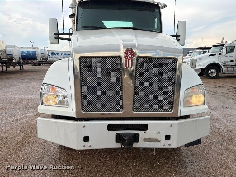 image for item EA7340 2016 Kenworth T880 semi truck
