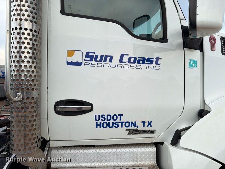 image for item EA7340 2016 Kenworth T880 semi truck