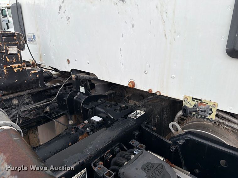 image for item EA7340 2016 Kenworth T880 semi truck