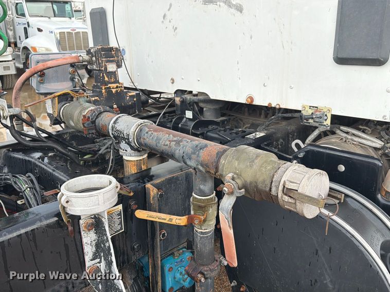 image for item EA7340 2016 Kenworth T880 semi truck