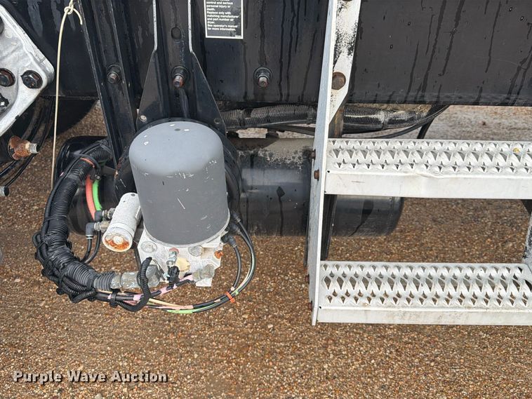 image for item EA7340 2016 Kenworth T880 semi truck