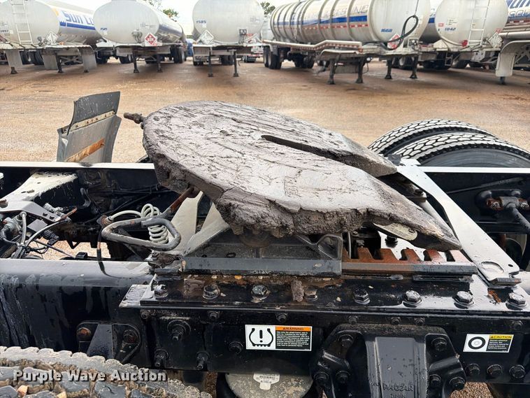 image for item EA7340 2016 Kenworth T880 semi truck