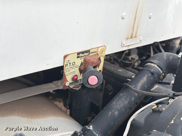 image for item EA7340 2016 Kenworth T880 semi truck