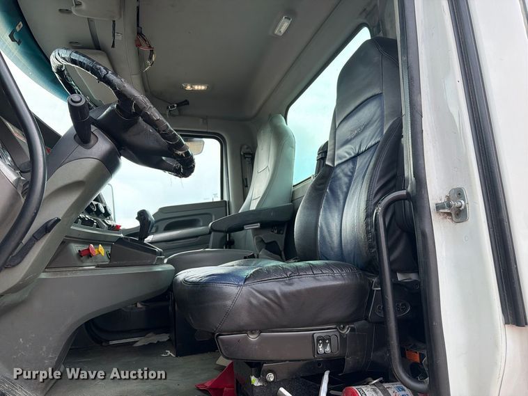 image for item EA7340 2016 Kenworth T880 semi truck
