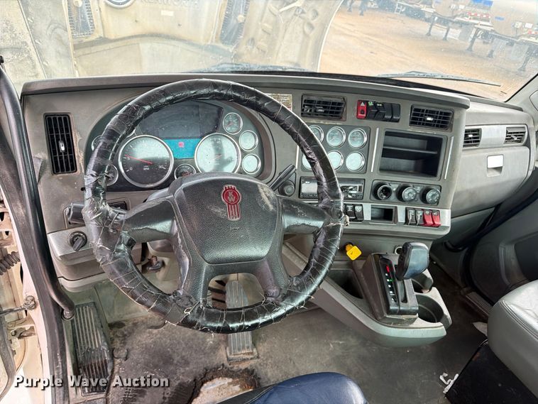 image for item EA7340 2016 Kenworth T880 semi truck