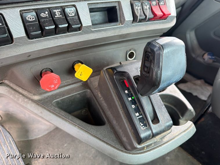 image for item EA7340 2016 Kenworth T880 semi truck