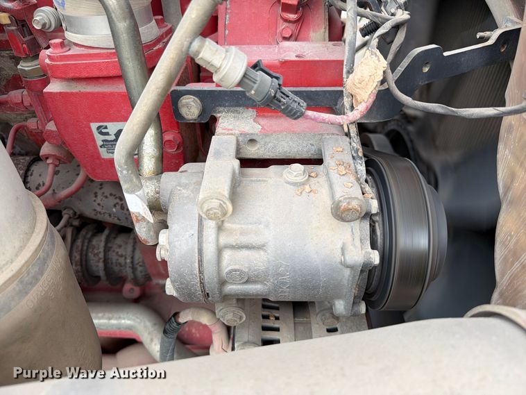 image for item EA7340 2016 Kenworth T880 semi truck
