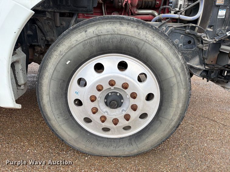 image for item EA7340 2016 Kenworth T880 semi truck