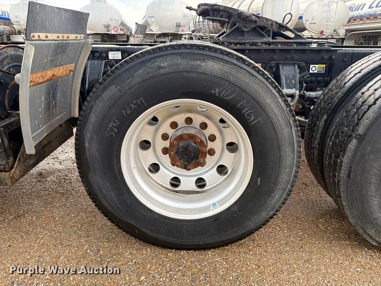 image for item EA7340 2016 Kenworth T880 semi truck