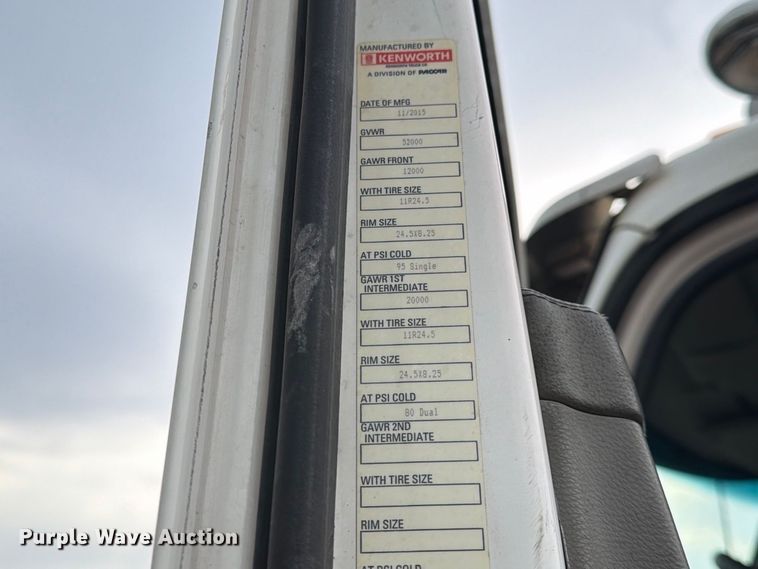 image for item EA7340 2016 Kenworth T880 semi truck