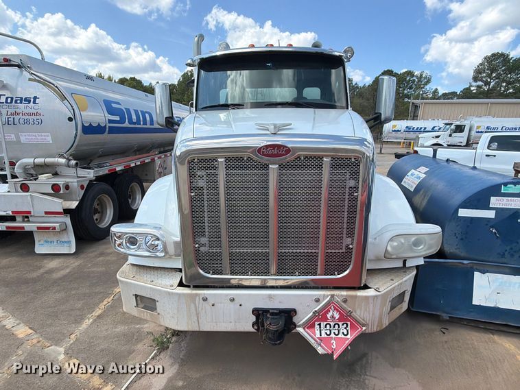 image for item EA7368 2015 Peterbilt 567 fuel truck