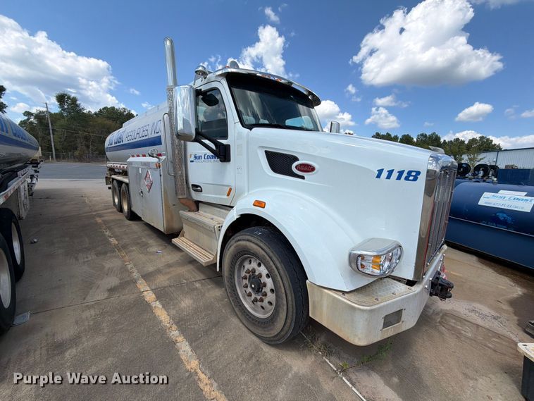 image for item EA7368 2015 Peterbilt 567 fuel truck