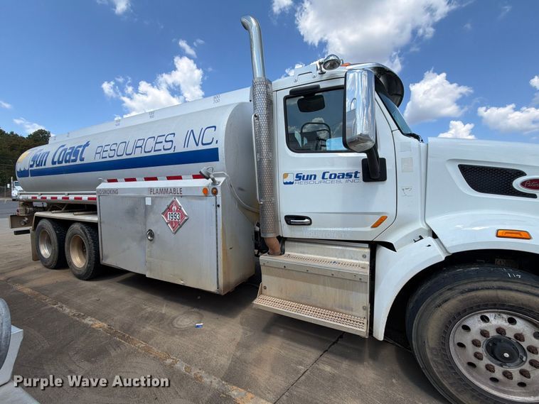 image for item EA7368 2015 Peterbilt 567 fuel truck