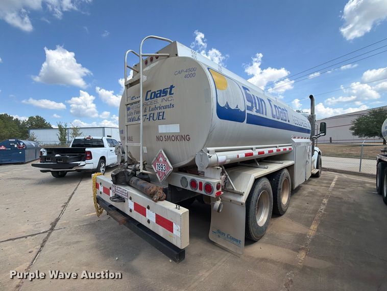 image for item EA7368 2015 Peterbilt 567 fuel truck