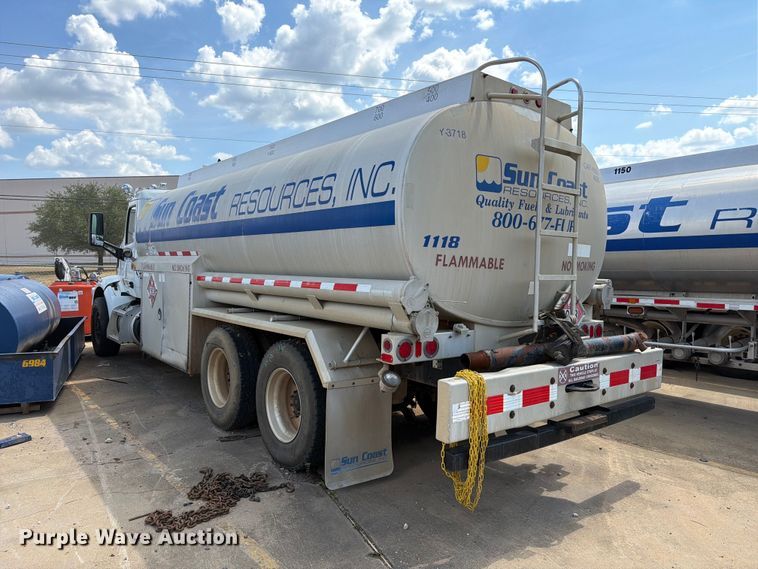 image for item EA7368 2015 Peterbilt 567 fuel truck