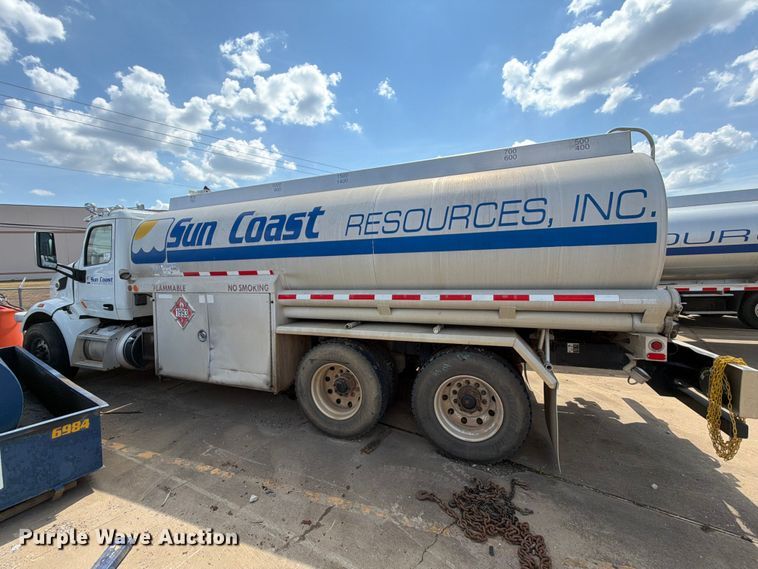 image for item EA7368 2015 Peterbilt 567 fuel truck