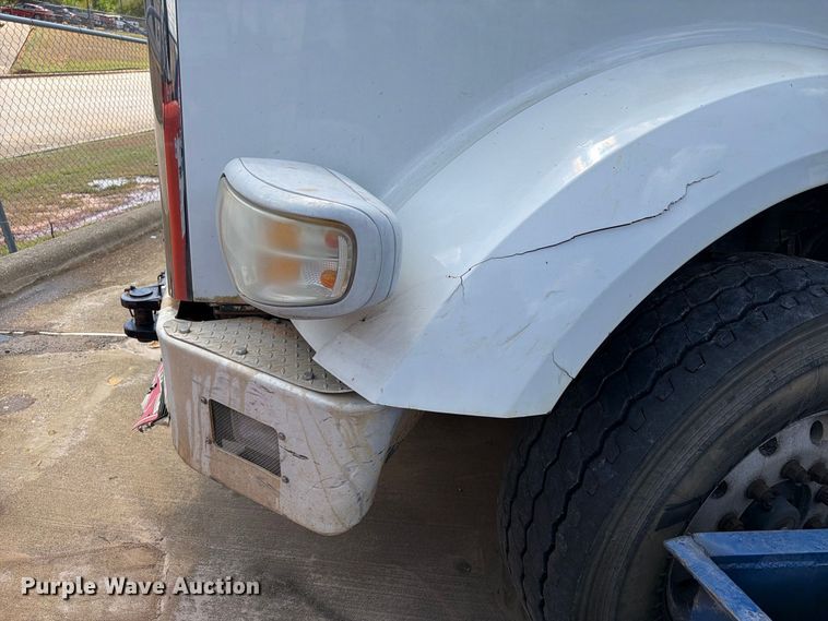image for item EA7368 2015 Peterbilt 567 fuel truck