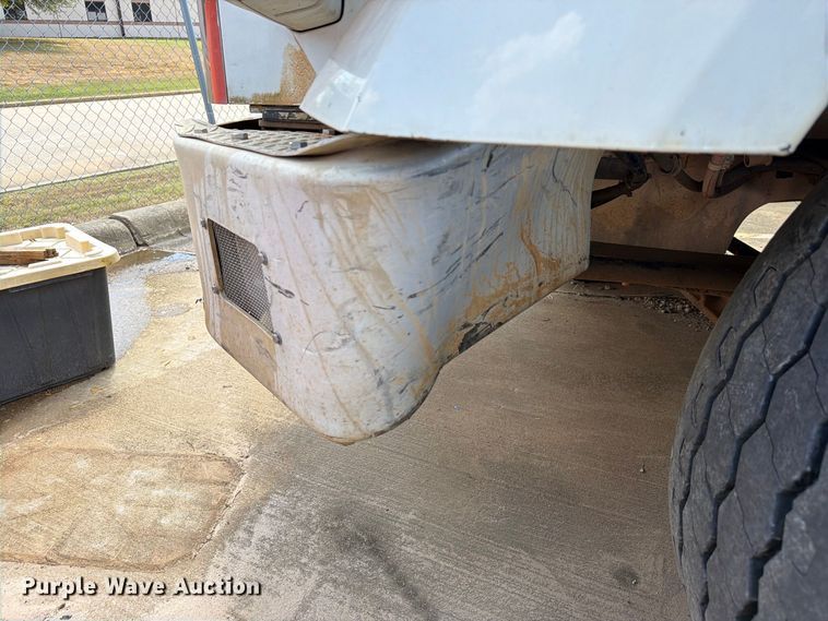 image for item EA7368 2015 Peterbilt 567 fuel truck
