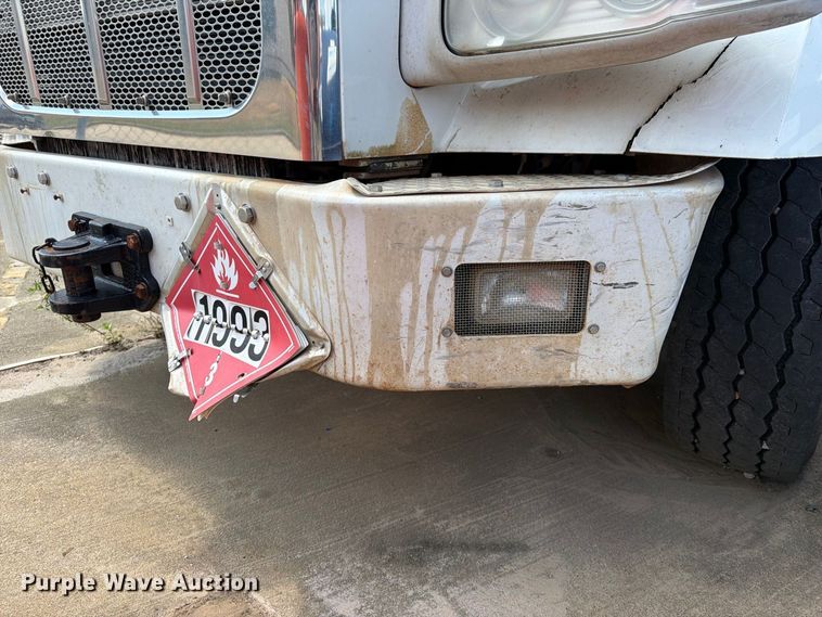 image for item EA7368 2015 Peterbilt 567 fuel truck