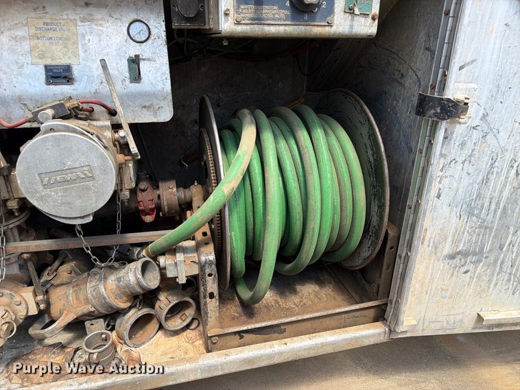 image for item EA7368 2015 Peterbilt 567 fuel truck