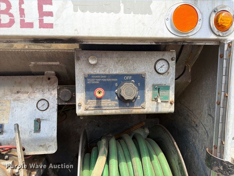 image for item EA7368 2015 Peterbilt 567 fuel truck