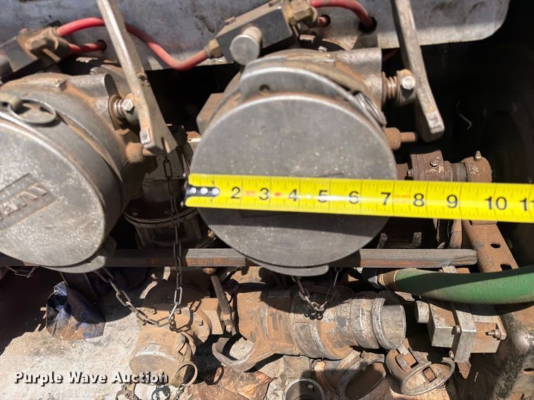 image for item EA7368 2015 Peterbilt 567 fuel truck
