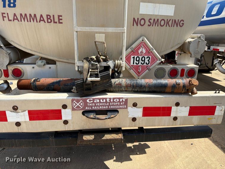 image for item EA7368 2015 Peterbilt 567 fuel truck