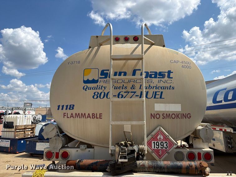 image for item EA7368 2015 Peterbilt 567 fuel truck