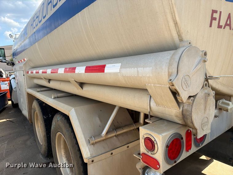 image for item EA7368 2015 Peterbilt 567 fuel truck