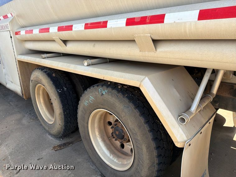 image for item EA7368 2015 Peterbilt 567 fuel truck