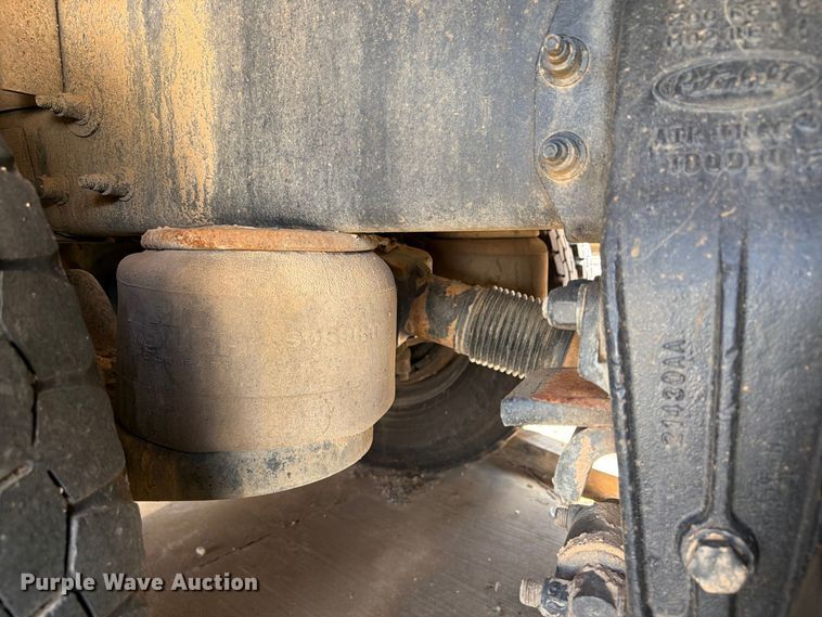 image for item EA7368 2015 Peterbilt 567 fuel truck