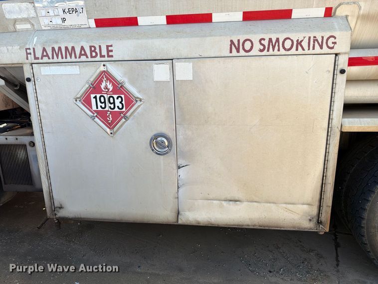 image for item EA7368 2015 Peterbilt 567 fuel truck