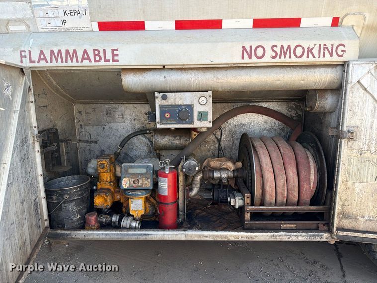 image for item EA7368 2015 Peterbilt 567 fuel truck
