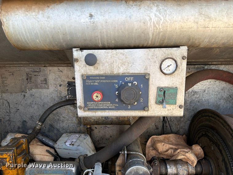 image for item EA7368 2015 Peterbilt 567 fuel truck