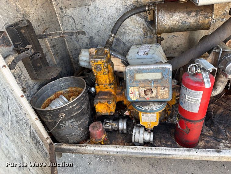 image for item EA7368 2015 Peterbilt 567 fuel truck