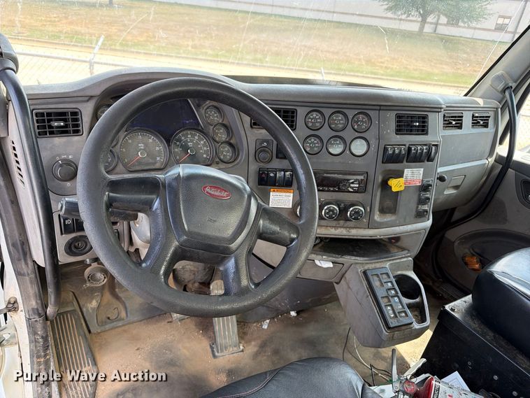 image for item EA7368 2015 Peterbilt 567 fuel truck