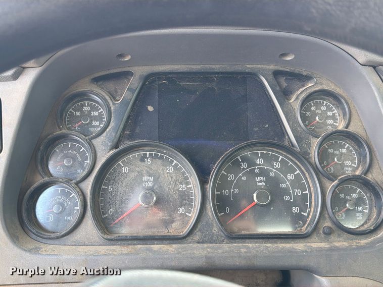 image for item EA7368 2015 Peterbilt 567 fuel truck