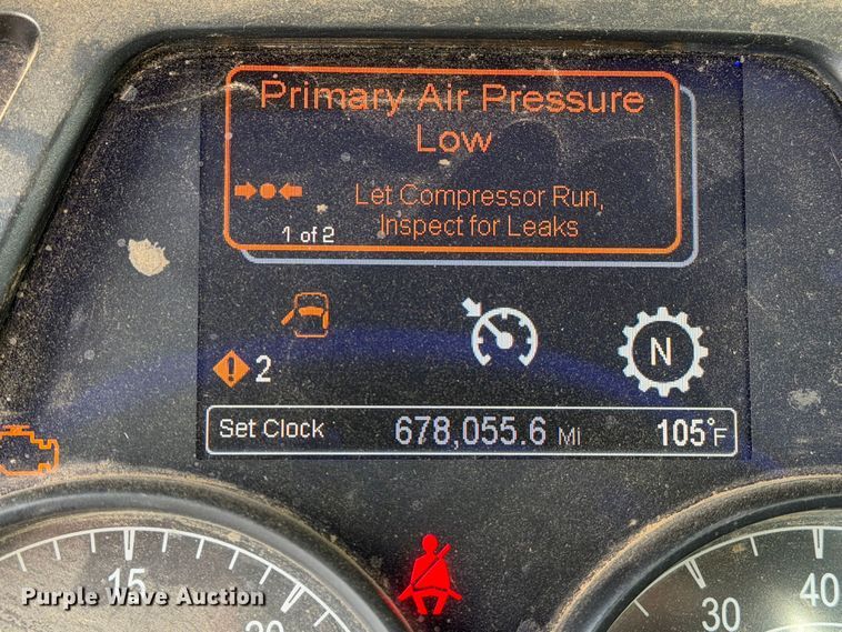 image for item EA7368 2015 Peterbilt 567 fuel truck