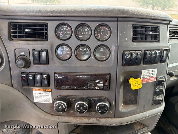 image for item EA7368 2015 Peterbilt 567 fuel truck