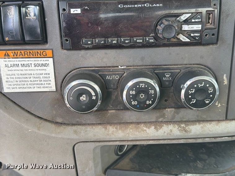 image for item EA7368 2015 Peterbilt 567 fuel truck