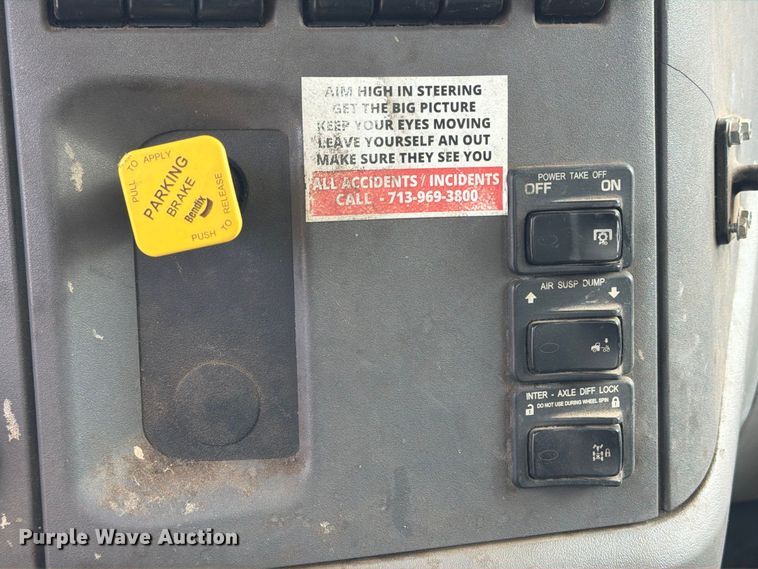 image for item EA7368 2015 Peterbilt 567 fuel truck