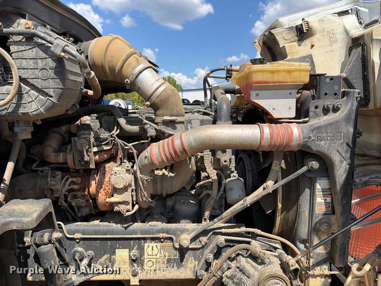 image for item EA7368 2015 Peterbilt 567 fuel truck