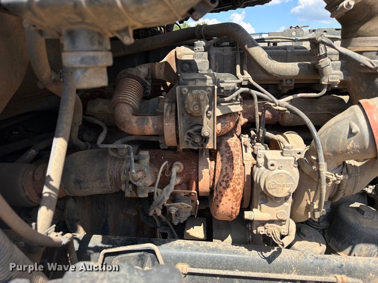 image for item EA7368 2015 Peterbilt 567 fuel truck