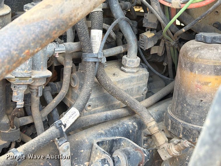 image for item EA7368 2015 Peterbilt 567 fuel truck